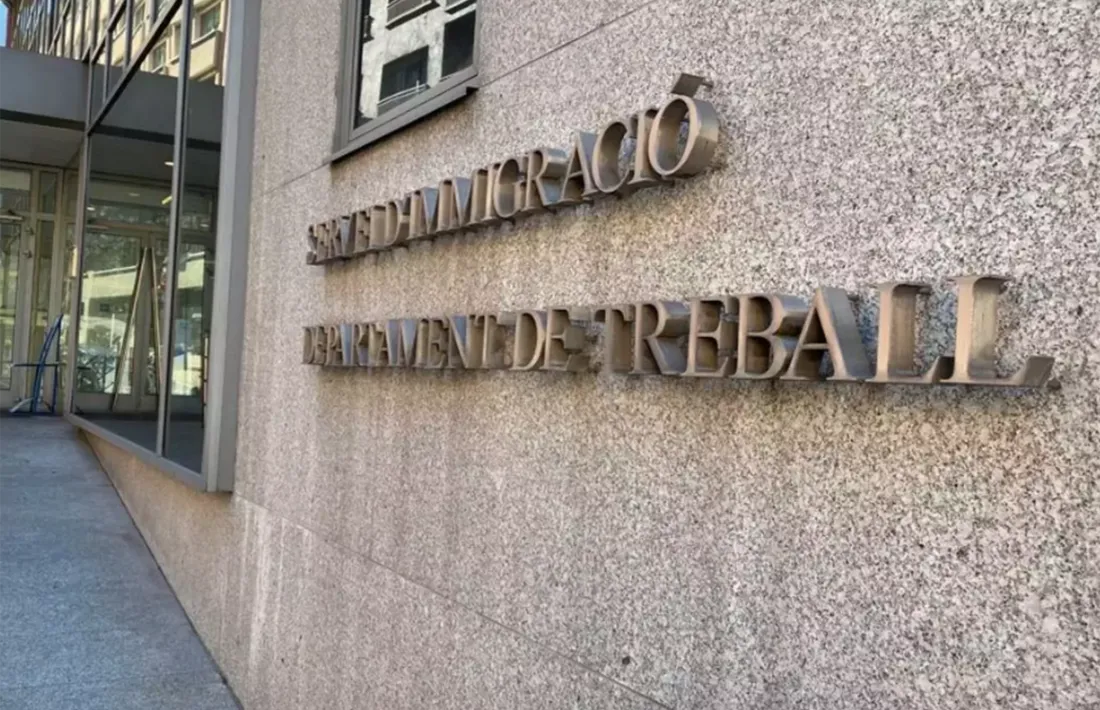 Vista exterior del servei d'Immigració.