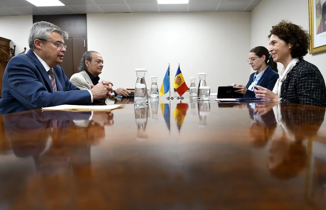 Un moment de la reunió d'Ubach amb l'ambaixador i el cònsol honorari d'Ucraïna.