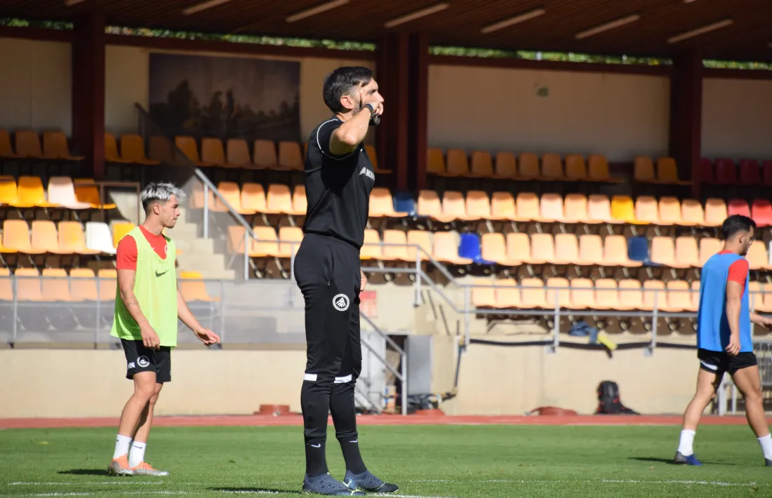 Eder Sarabia té clar que no canviarà el model de joc de l’FC Andorra i va defensar el joc de possessió abans de visitar el Vila-real B.