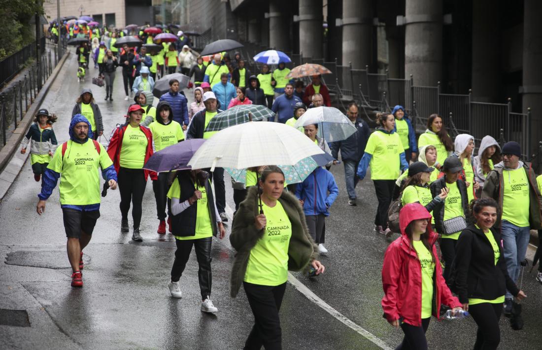 Els participants venien preparats per la pluja.