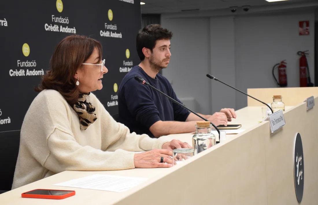Un instant de la presentació de les jornades amb Francesca Ros i Arnau Calvet.