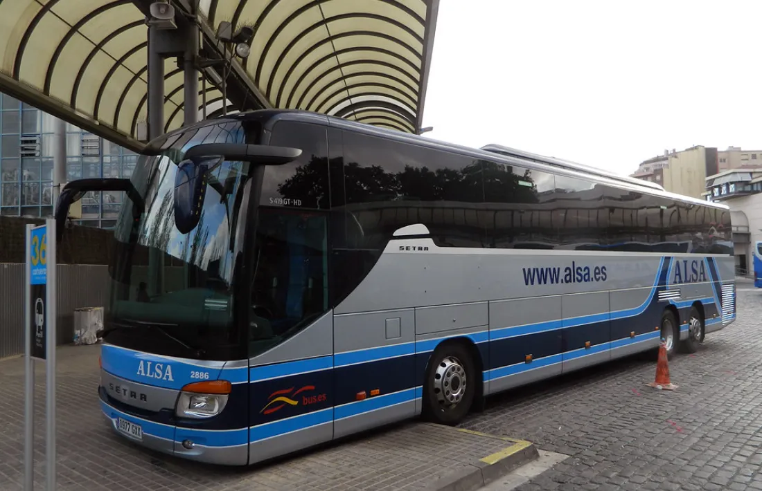 Un autobús de la companyia concessionària a l’estació del Nord barcelonina, on es van quedar els viatgers. 