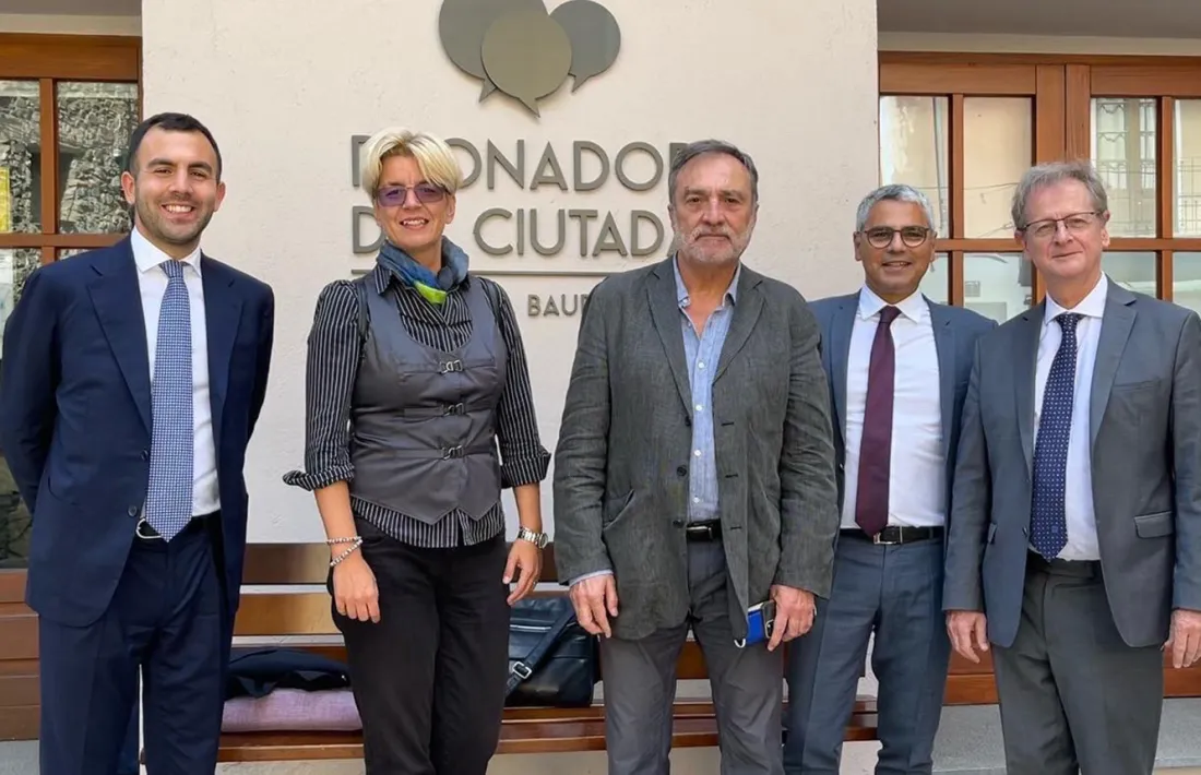 El raonador del ciutadà, Marc Vila, amb els representants de la Comissió de Venècia.
