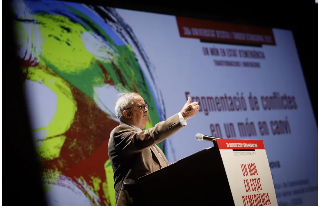 Pere Vilanova en la conferència que tancava la 38è Universitat d'Estiu i Tardor.