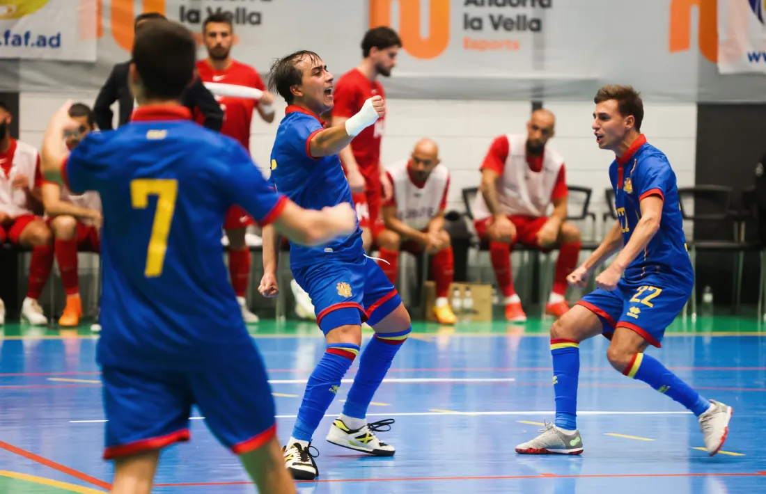 Arnau Rodríguez celebra el 2 a 0 contra Turquia després d’una jugada de pissarra.