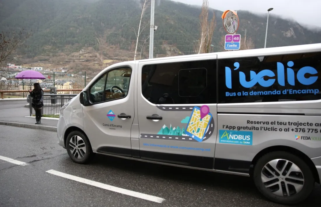 El vehicle que ofereix actualment el servei de bus a la demanda a Encamp.