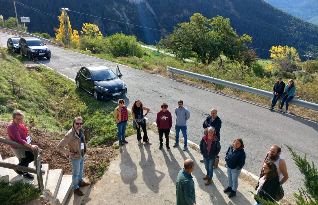 Imatge de part dels visitants que aquest matí es passaven per Cornellana per conèixer les opcions d’establir-s’hi. 