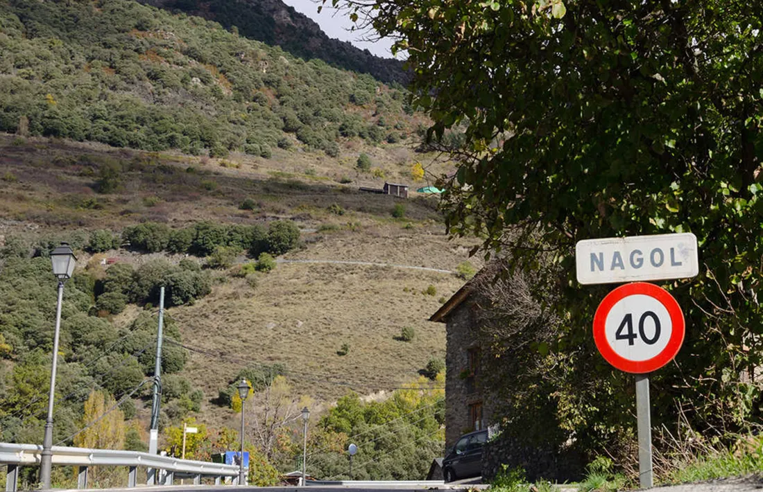 L'entrada al poble de Nagol.