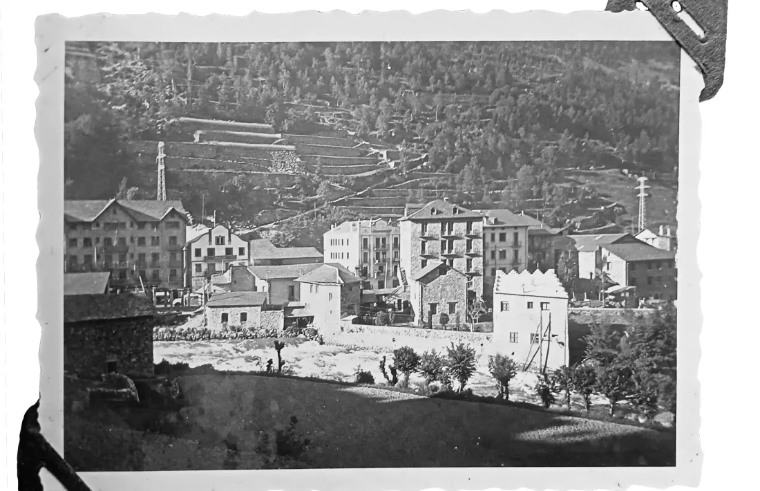 Perspectiva de la part alta d'Escaldes, amb els hotels Valira i Casino al fons.