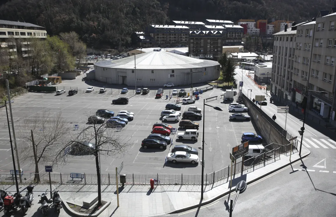 El solar de propietat comunal que Marsol vol cedir per a un edifici “institucional”, a Prat de la Creu.