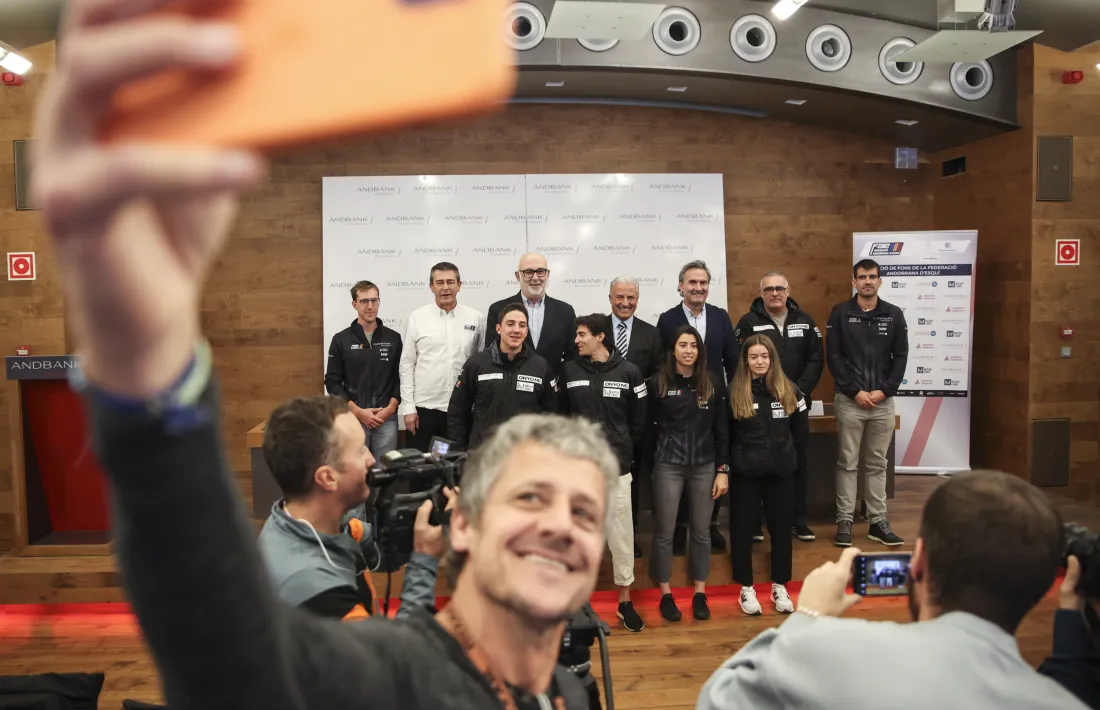 L’equip d’esquí de fons de la FAE es va presentar ahir a Andbank.