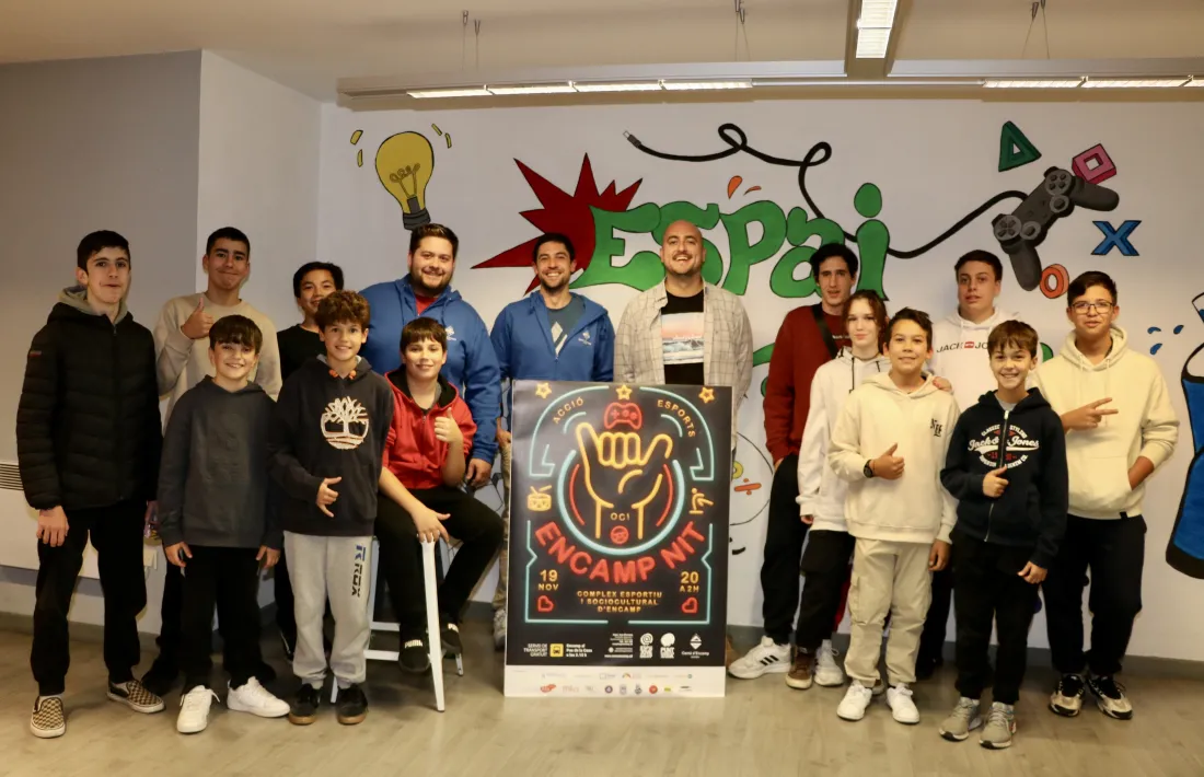 Foto de família dels organitzadors de l'Encamp Nit.