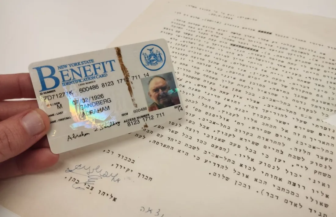 El carnet de beneficència expedit per l’estat de Nova York a nom d’Abraham Sandberg adjunt a la carta.