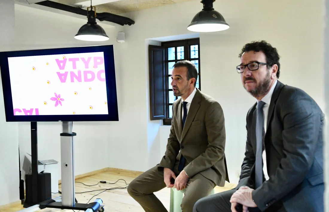 Jordi Torres i Betim Budzaku durant la presentació del balanç d'estiu.