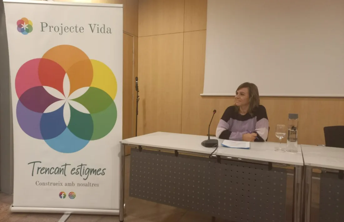 La presidenta de Projecte Vida, Eva Tenorio, en la presentació del programa de prevenció d'addiccions, aquesta tarda.