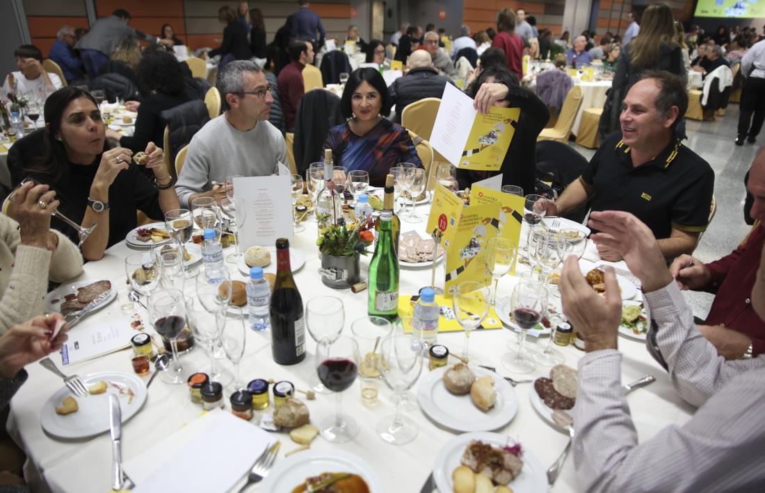 Els assistents han pogut provar les propostes dels xefs del país.