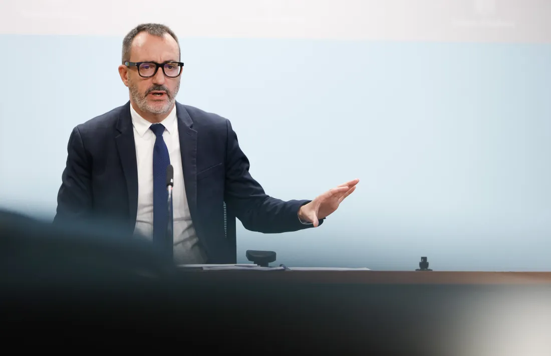 El ministre de Territori i Habitatge, Víctor Filloy, durant la compareixença d'aquest matí.