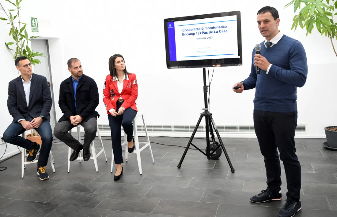 Un moment de la presetnació de la concentració mototurística.