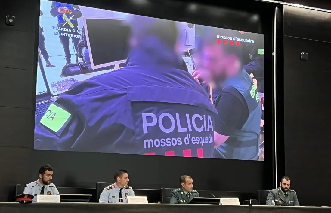 Roda de premsa dels cossos policials explicant l'operació. 