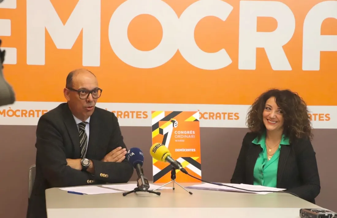 Jaume Serra i Rosalina Areny van repassar ahir l’ordre del dia del congrés.