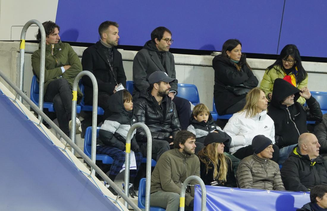 Gerard Piqué, els seus pares i els seus fills van assistir a la ‘festa’ de Mustapha Bundu i van vibrar amb la golejada contra el Lugo.