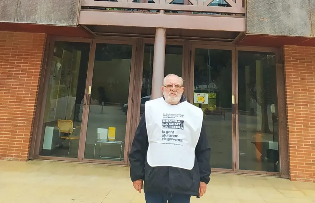 Fermí Tordesillas, divendres i en solitari. En la concentració d’ahir ja s’hi afegien més persones. 