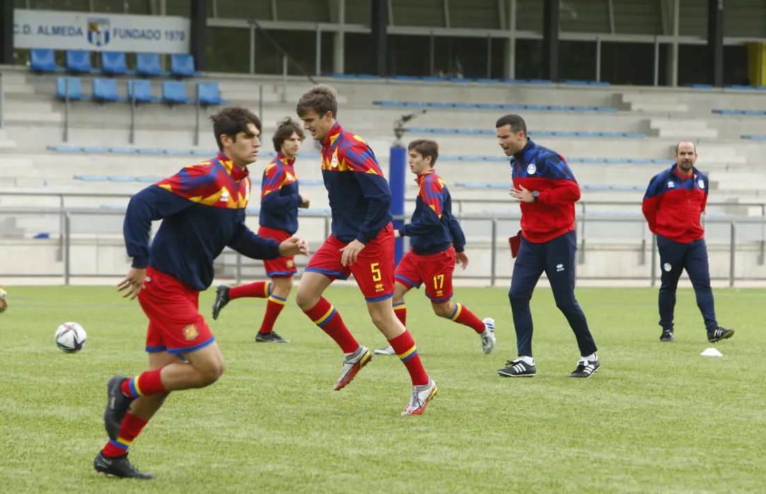 La sub-21 entrenant a l’Almeda.
