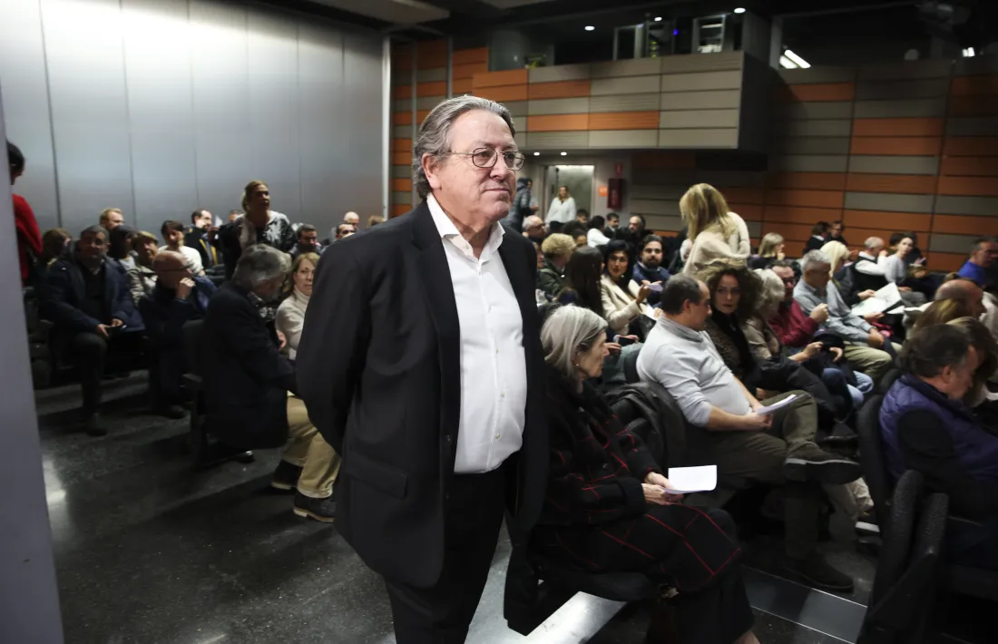 Un centenar de persones van assistir a la reunió organitzada pels consellers ordinencs Enric Dolsa i Jean Michel Armengol.
