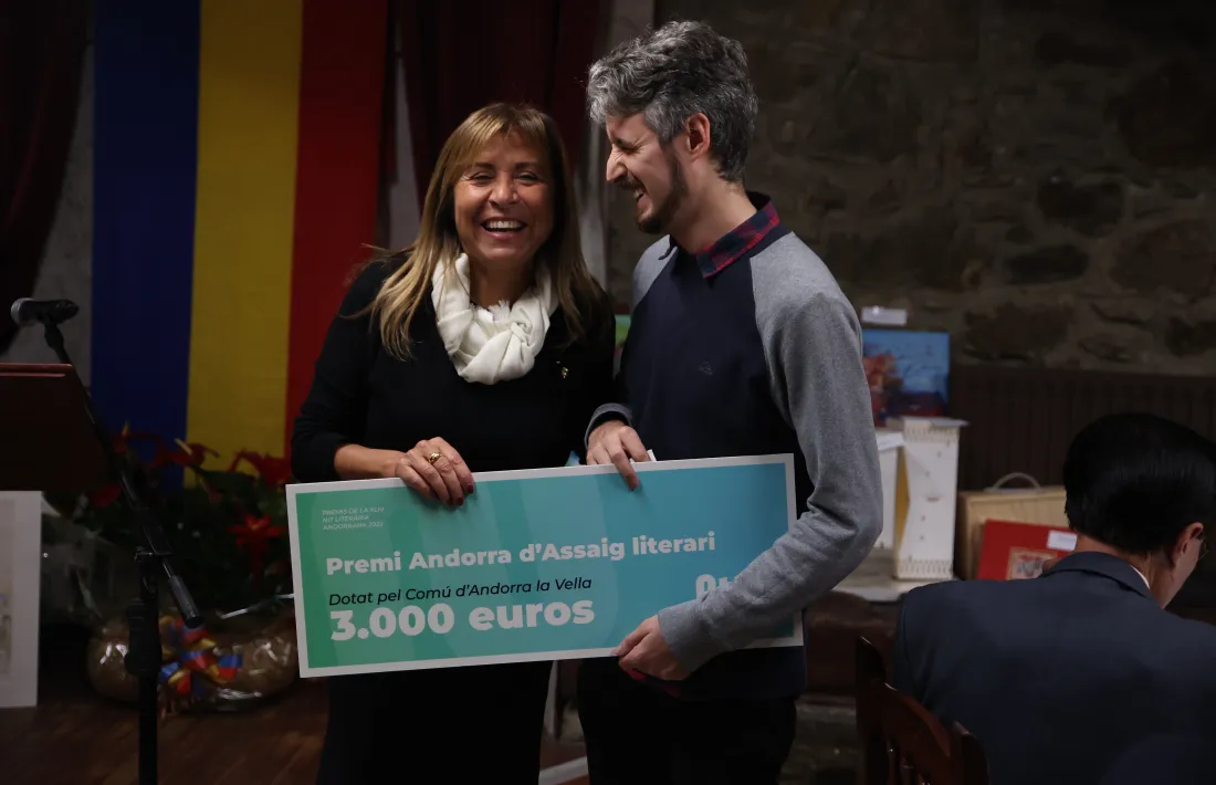 Nil Forcada es va endur el premi d'assaigi literari amb un estudi sobre 'Vertigen', el recull de relats de Manel Gibert.