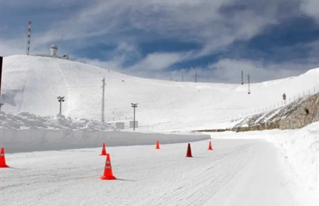 El curs s'adreça a joves de 16 a 22 anys.