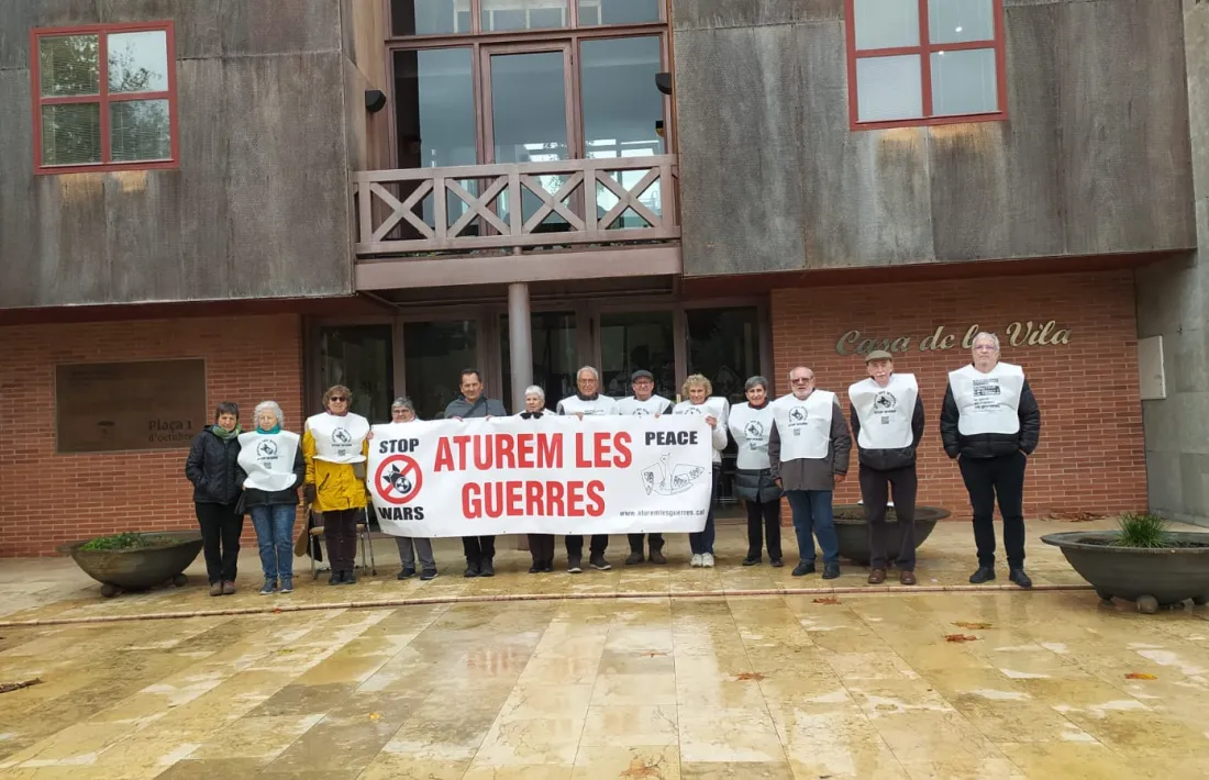 Cinc dies després d’iniciada la mobilització de Fermí Tordesillas en solitari, avui eren tretze les persones concentrades. 