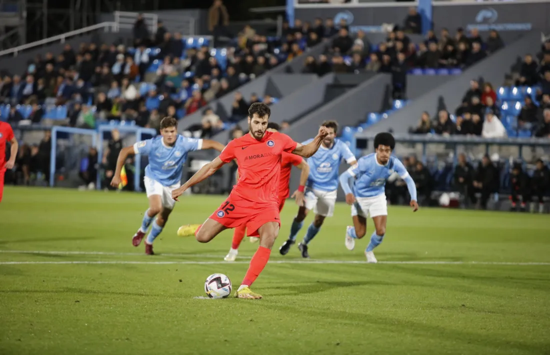 El davanter turc-alemany va batre a Fuzato des del punt de penal.