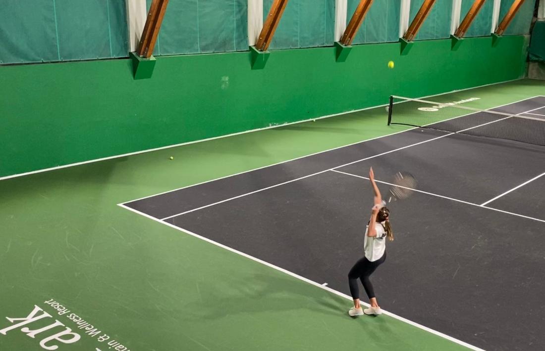 Vicky Jiménez es va entrenar ahir a la pista de tennis coberta d’AnyósPark.