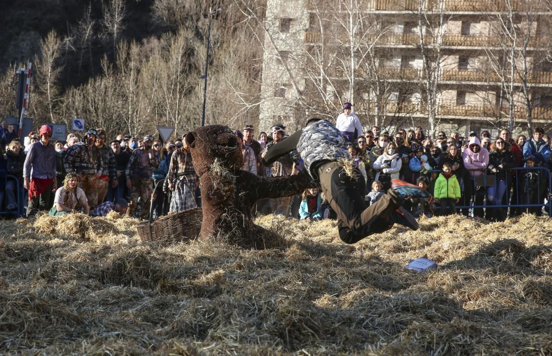 'El ball de l'ossa' d'Encamp se celebra el cada Dilluns de Carnaval des del 1952. Aquest és el de l'any passat.