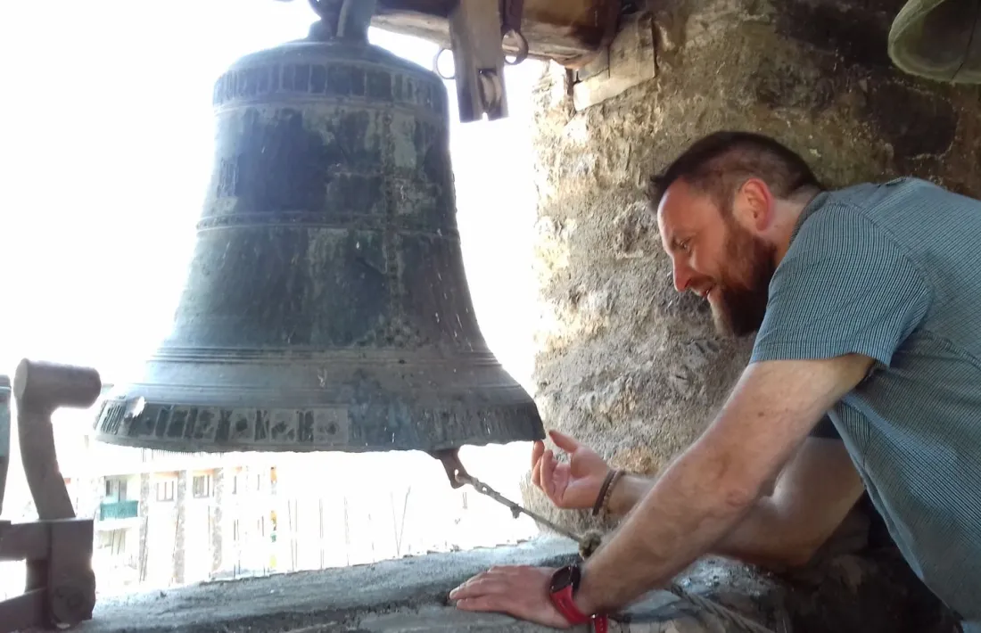 Lizarte, enfilat al campanar de Santa Eulàlia i amb la campana Maria.