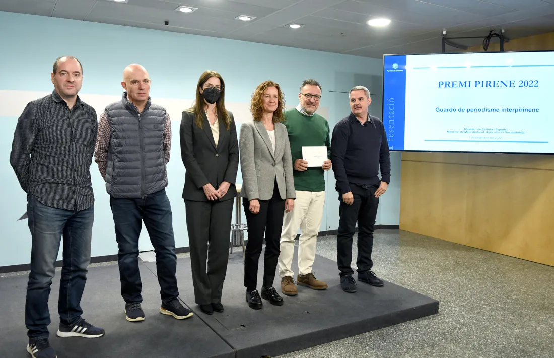 Els premiats amb el Pirene, amb les ministres de Cultura i Medi Ambient.