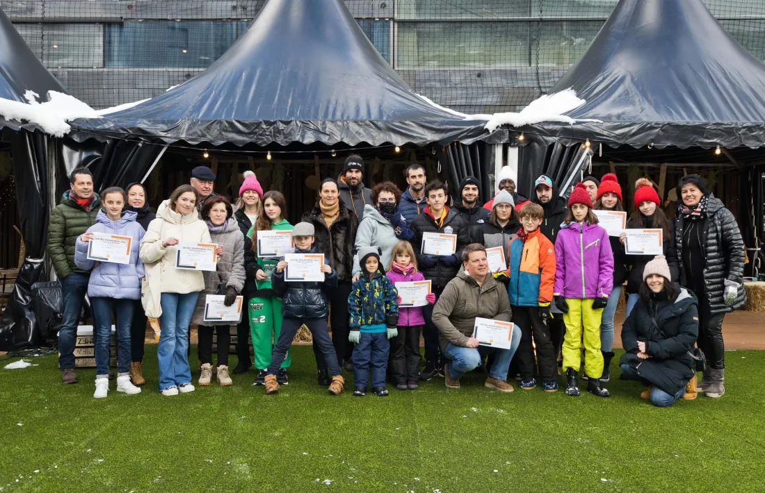 Foto de família dels voluntaris i les autoritats aquest matí a la Massana.
