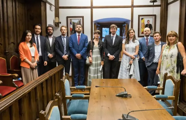 p._07_padreny_amb_joves_parlamentaris_osce-pa_consell_general