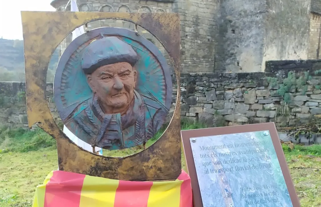 El bust de Ton de cal Segal, signat per Philippe Lavaill. 