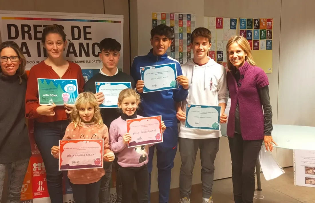 Foto de família amb els premiats en el concurs.