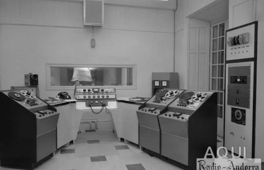 La taula de mescles dels anys 60 que hi havia als estudis del Roc de les Anelletes i que s’ha conservat en condicions òptimes, diu Milling, i que avui es conserva a l’Avançadet.