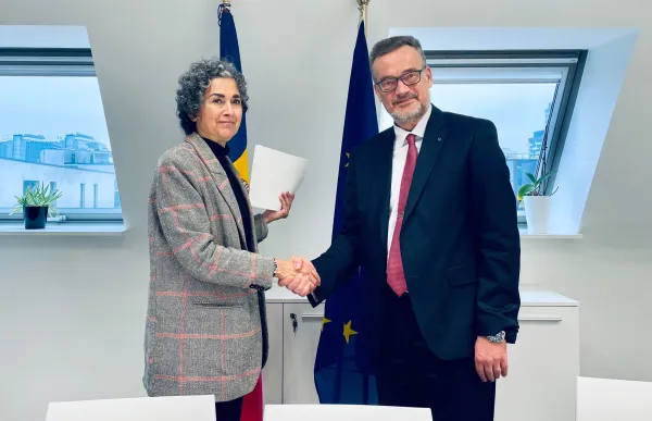 p._08_esther_rabasa_ambaixadora_ue