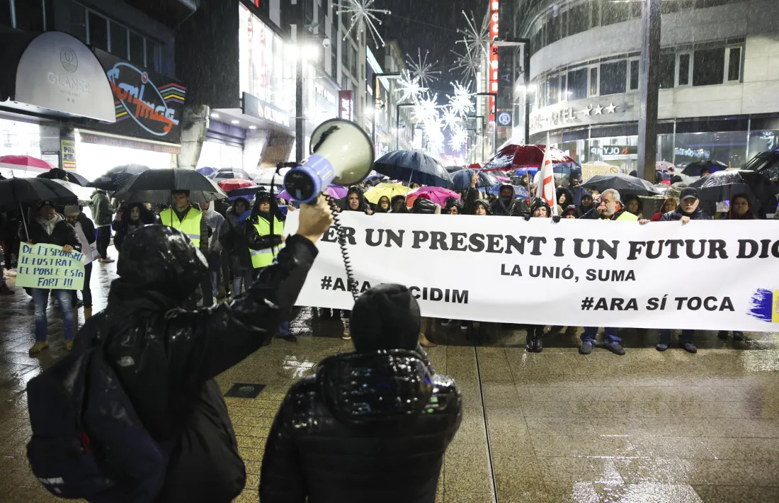 La marxa ha recorregut tot l’eix comercial des de la plaça Coprínceps, a Escaldes-Engordany, fins a la plaça Guillemó de la capital.
