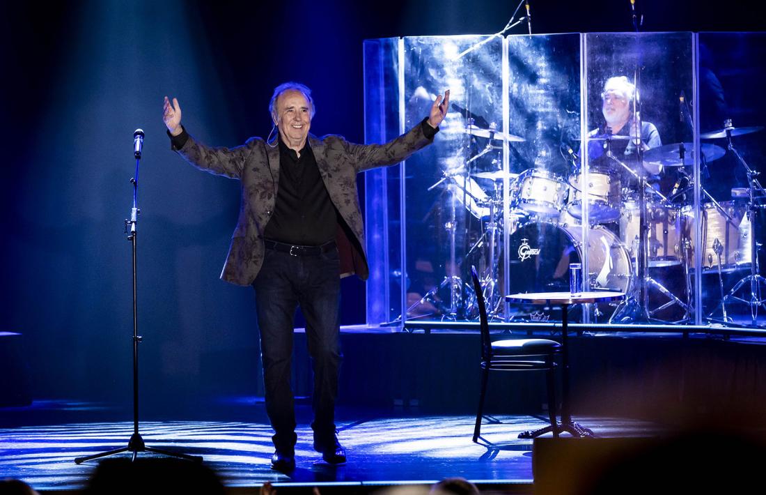 Serrat va ser repetidament ovacionat al concert de dissabte al Centre de Congressos.