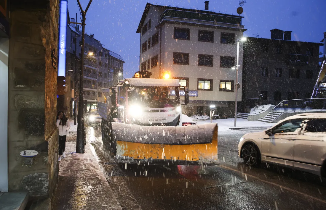 Les màquines llevaneus van haver d’actuar en diversos indrets de la xarxa.