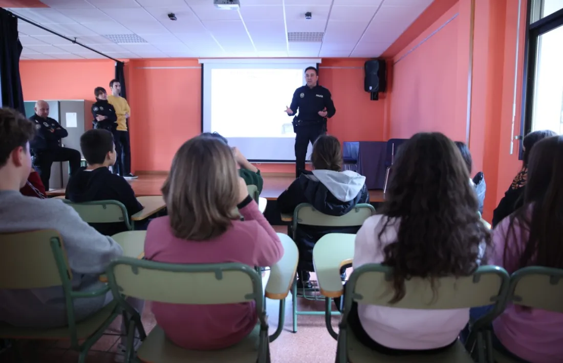 Una de les classes del col·legi espanyol María Moliner que va assistir al taller de prevenció, ahir.