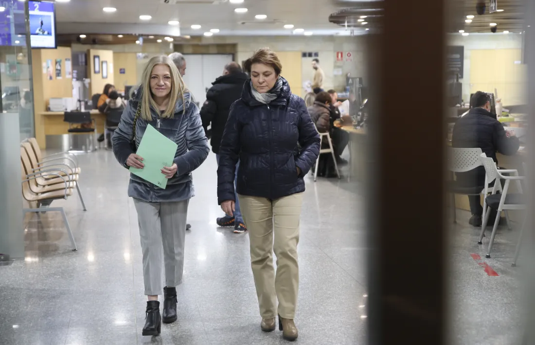 Les representants dels assalariats al consell d'administració de la CASS el dia que van lliurar la demanda.