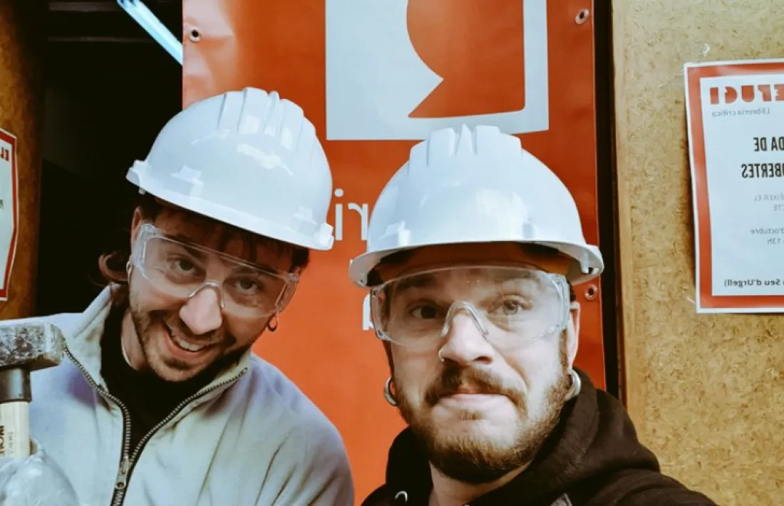 Albero i Maese a les portes de la llibreria del carrer Canonges, un espai que van rehabilitar ells mateixos. 