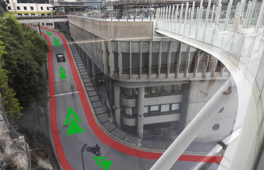 L'eliminació d'un carril es fa perquè els vehicles circulin pel centre de la calçada.