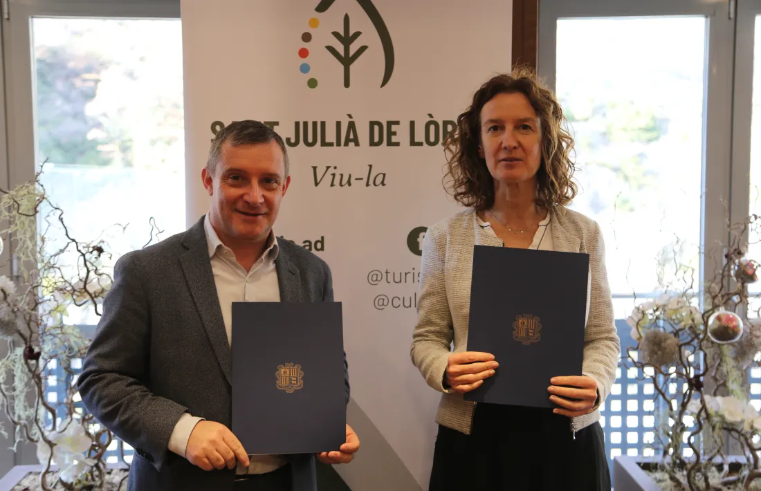 Majoral i Calvó en la signatura del conveni de col·laboració.